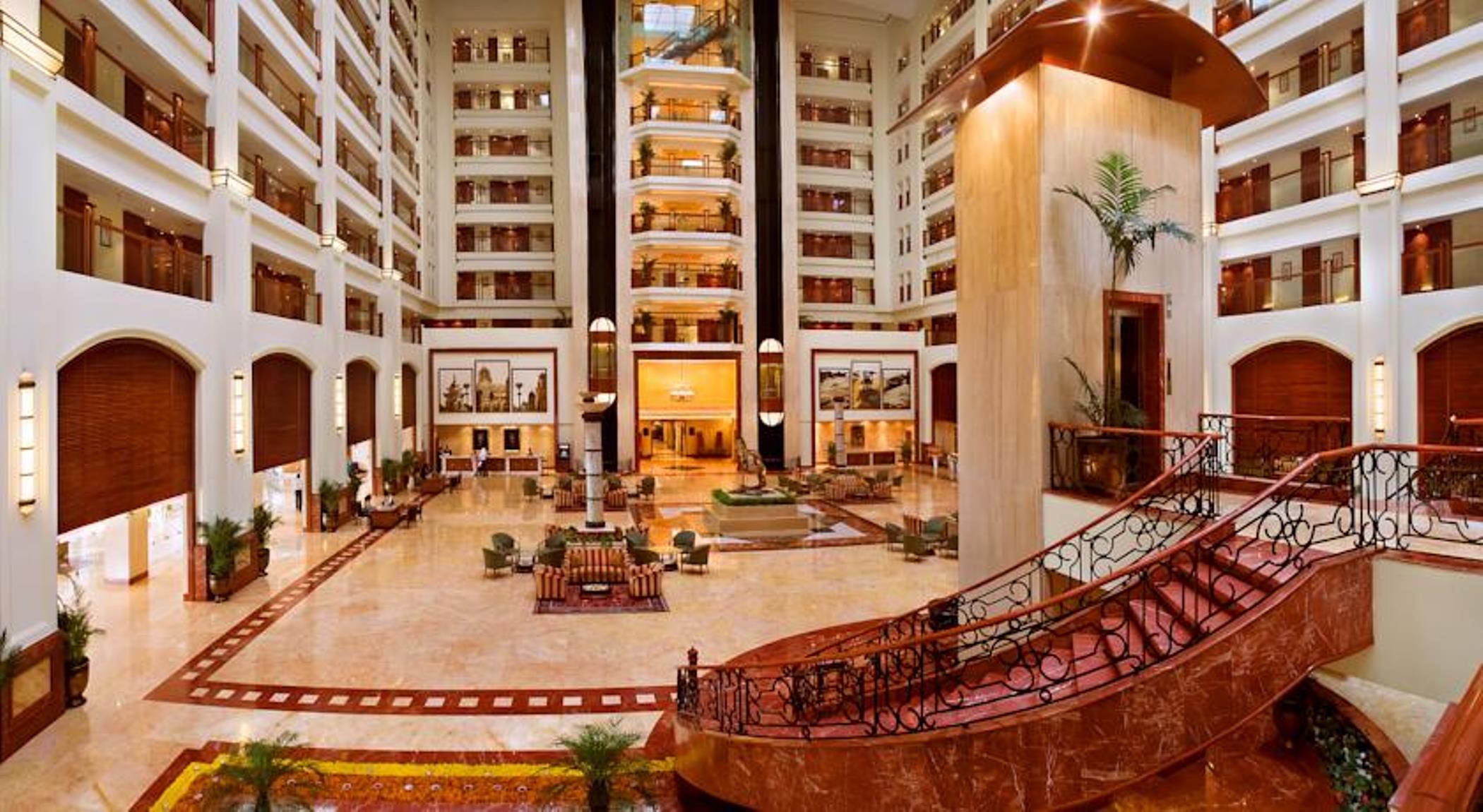The Lalit Mumbai Hotel Beltér fotó The lobby of the Taj Bengal