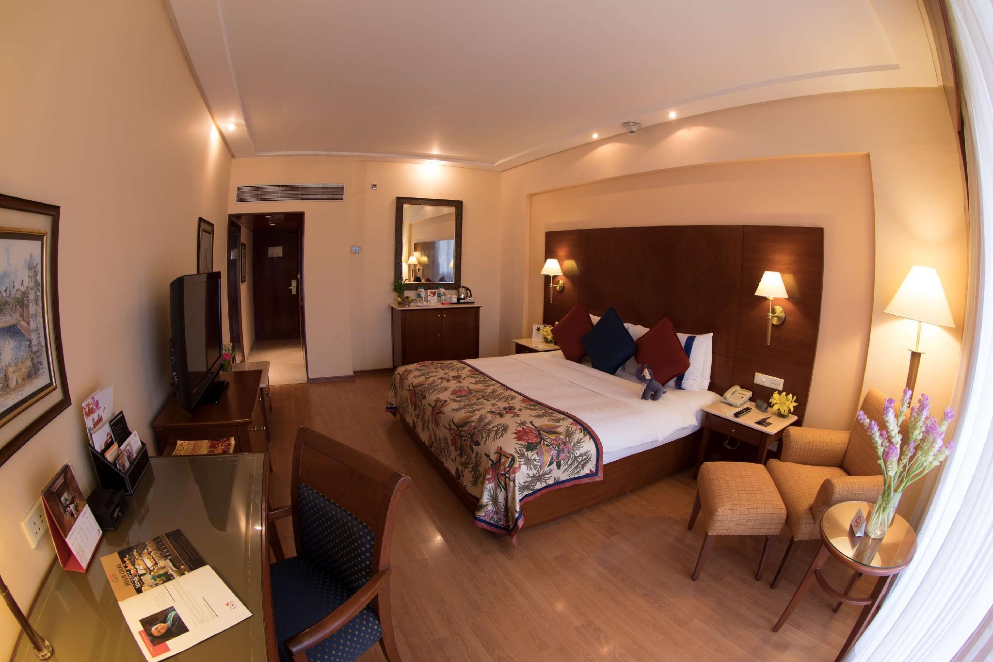 The Lalit Mumbai Hotel Kültér fotó A room at the Taj Bengal
