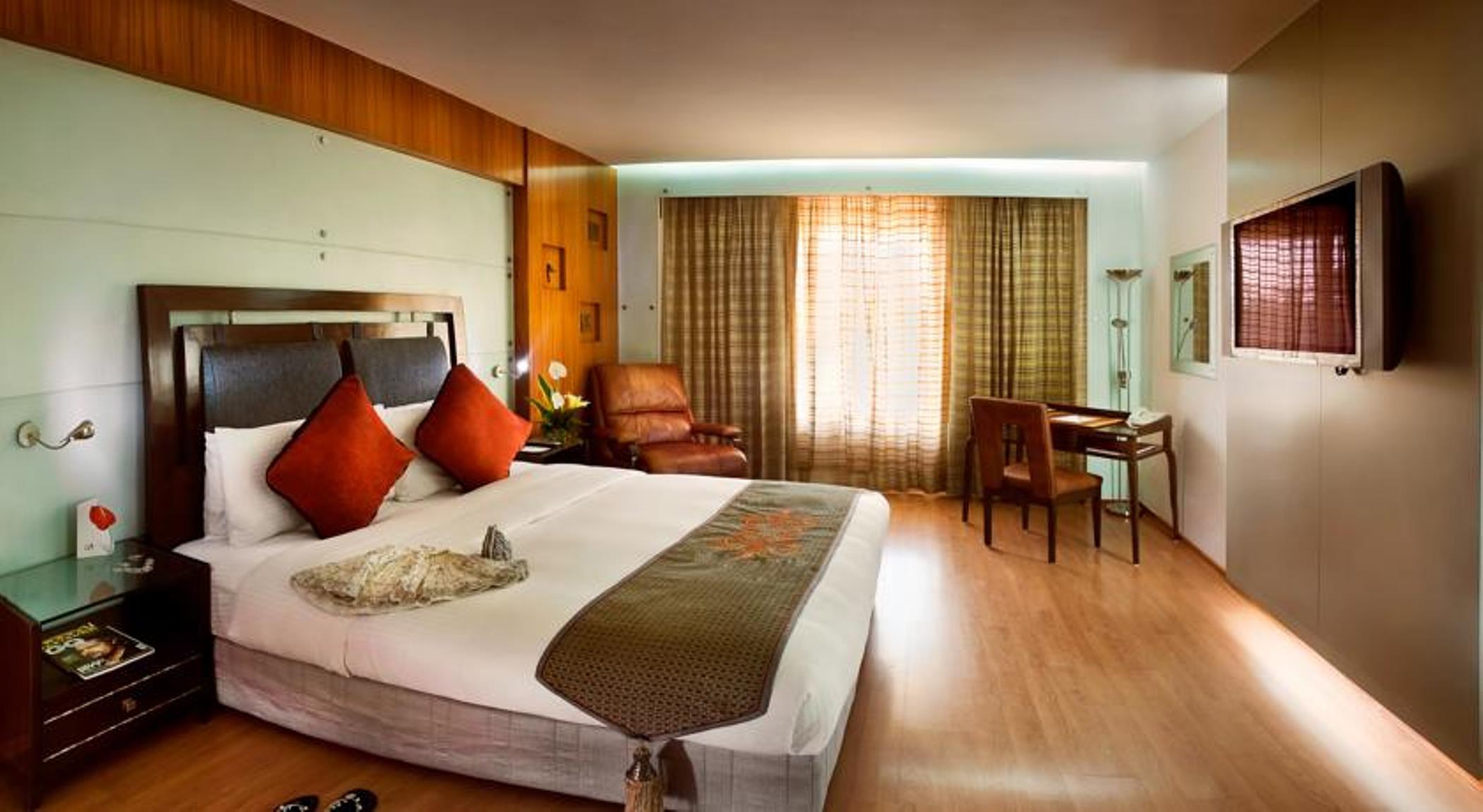 The Lalit Mumbai Hotel Kültér fotó A room at the hotel