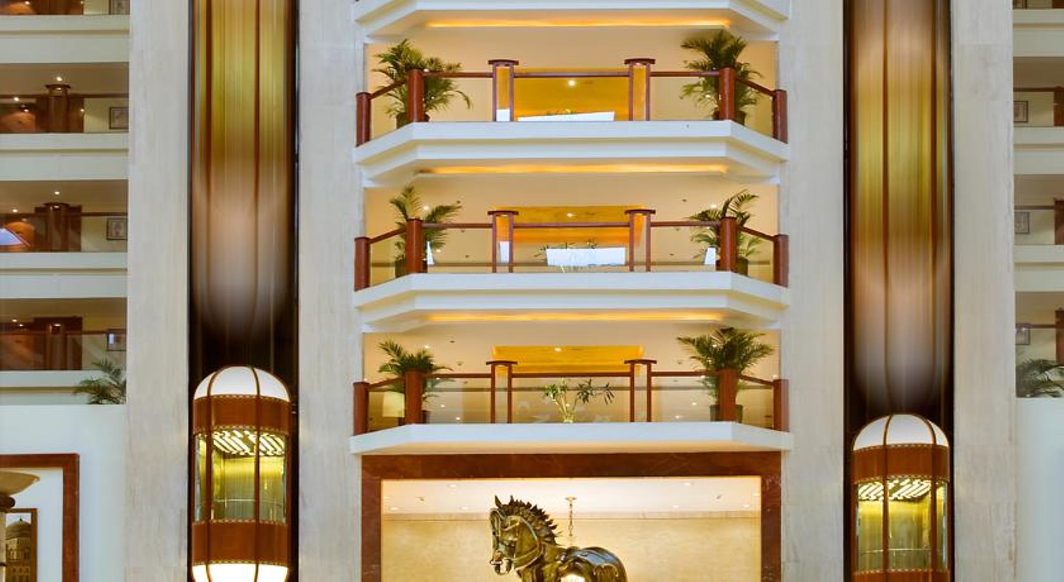 The Lalit Mumbai Hotel Kültér fotó The lobby of the hotel