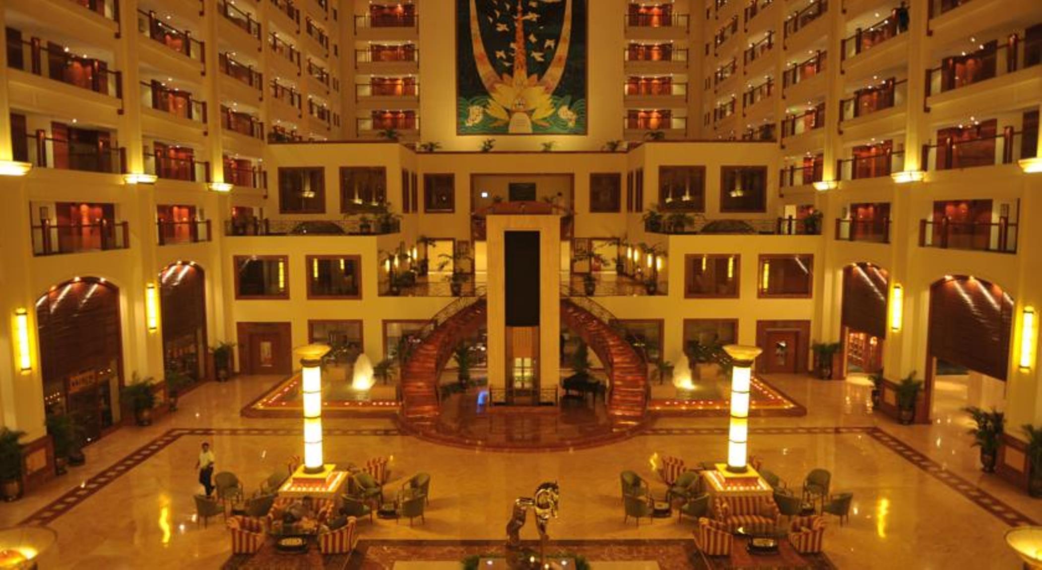 The Lalit Mumbai Hotel Kültér fotó The interior of the hotel