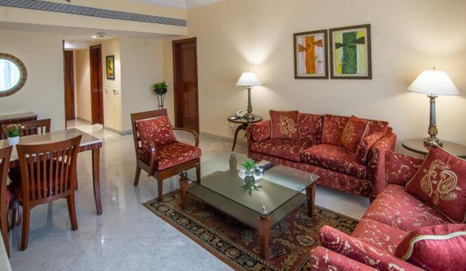 The Lalit Mumbai Hotel Kültér fotó A living room in a suite at the Taj Bengal