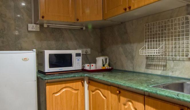 The Lalit Mumbai Hotel Kültér fotó A typical kitchen in a one-bedroom apartment