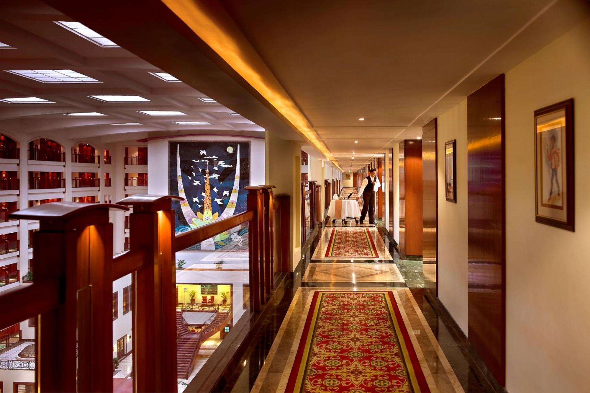 The Lalit Mumbai Hotel Kültér fotó The Oberoi, Mumbai