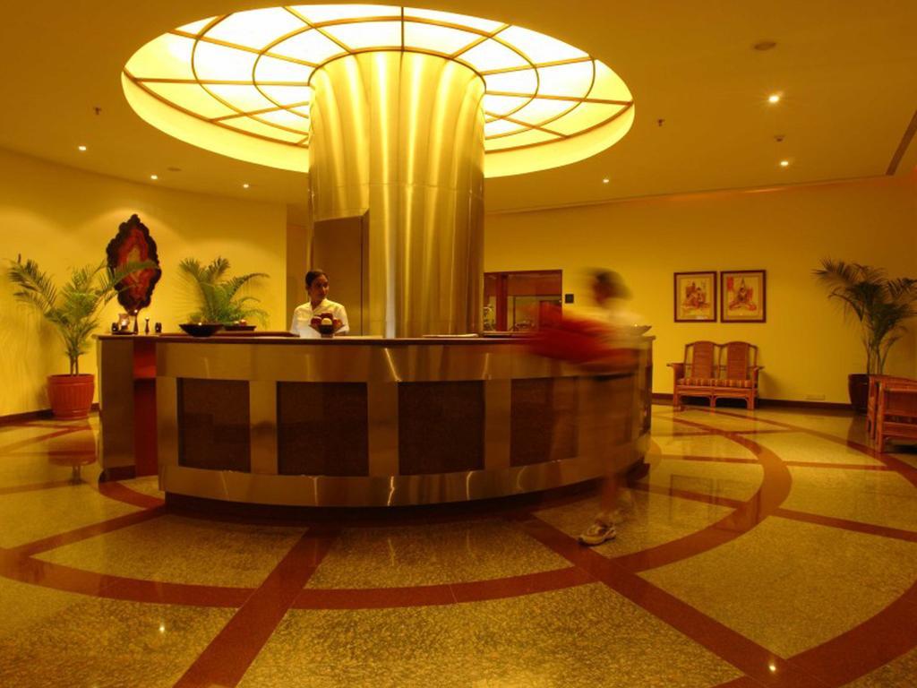 The Lalit Mumbai Hotel Kültér fotó The lobby of the hotel