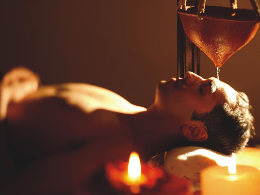 The Lalit Mumbai Hotel Kültér fotó Ayurvedic treatment