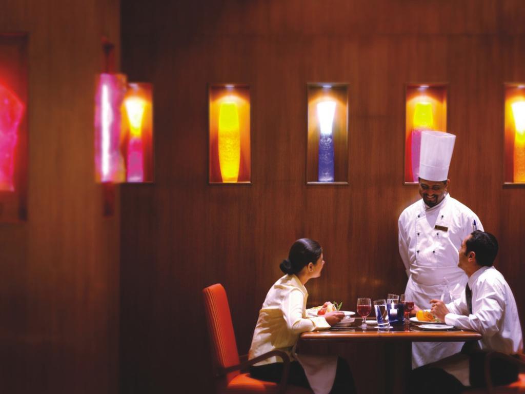 The Lalit Mumbai Hotel Étterem fotó A restaurant in a hotel