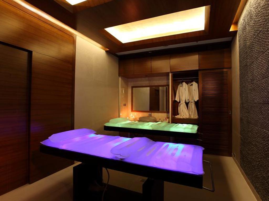 The Lalit Mumbai Hotel Létesítmények fotó A massage room at a spa