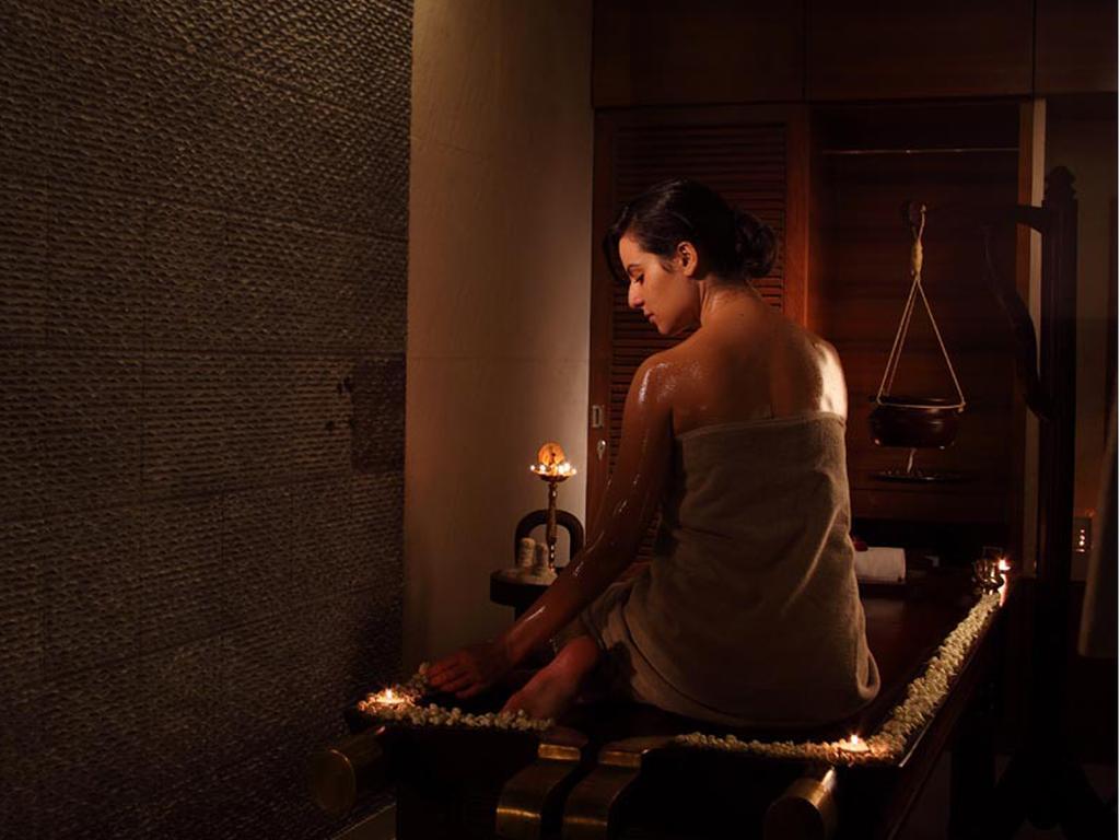 The Lalit Mumbai Hotel Kültér fotó Ayurvedic spa